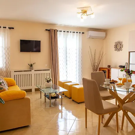 Rena's House 1 أرغوستولي