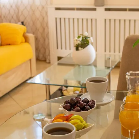 Rena's House 1 شقة أرغوستولي